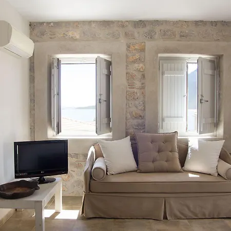 Ξενοδοχείο με διαμερίσματα Cavo Kortia